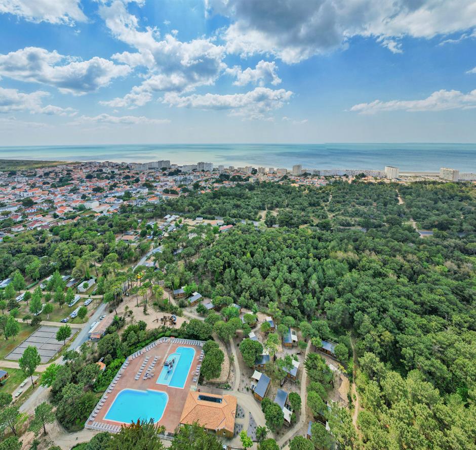 Het strand van Saint-Jean-de-Monts in de Vendée vlakbij de 3-sterren camping Les Sirènes 