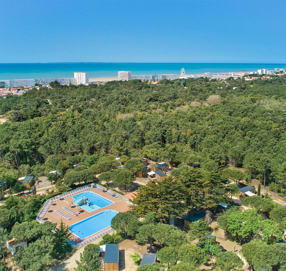 Het strand van Saint-Jean-de-Monts in de Vendée vlakbij de 3-sterren camping Les Sirènes 