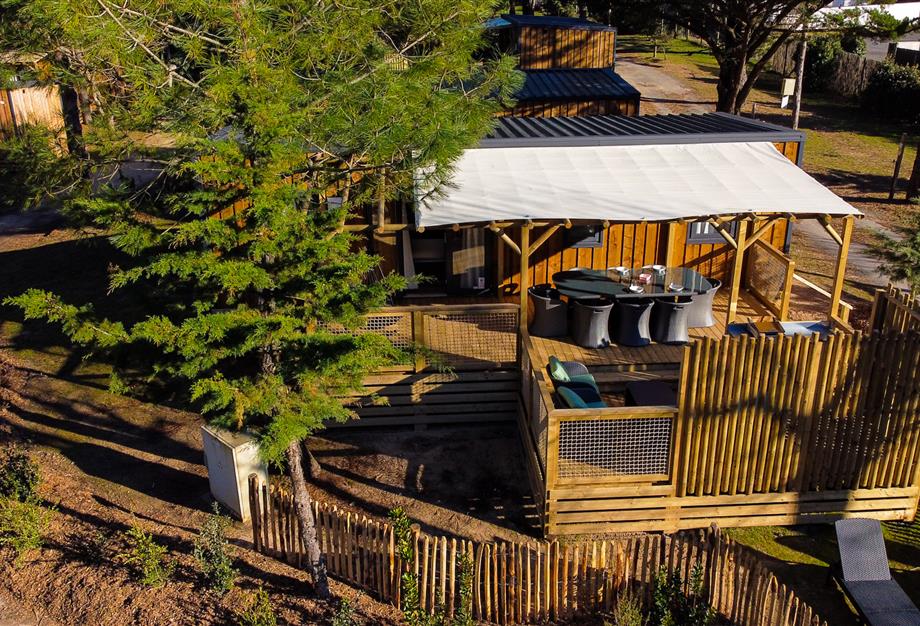 Buitenaanzicht van de 6-persoons Premium cottage - CAMPING**** Les Sirènes